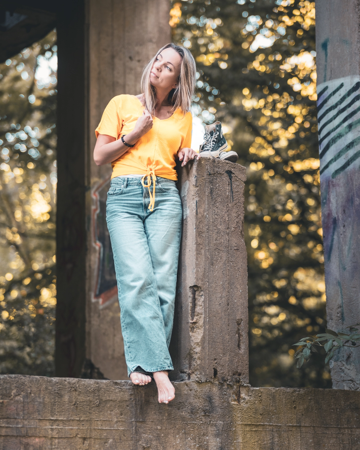 Portrait mit Model Monika in industrieller Umgebung