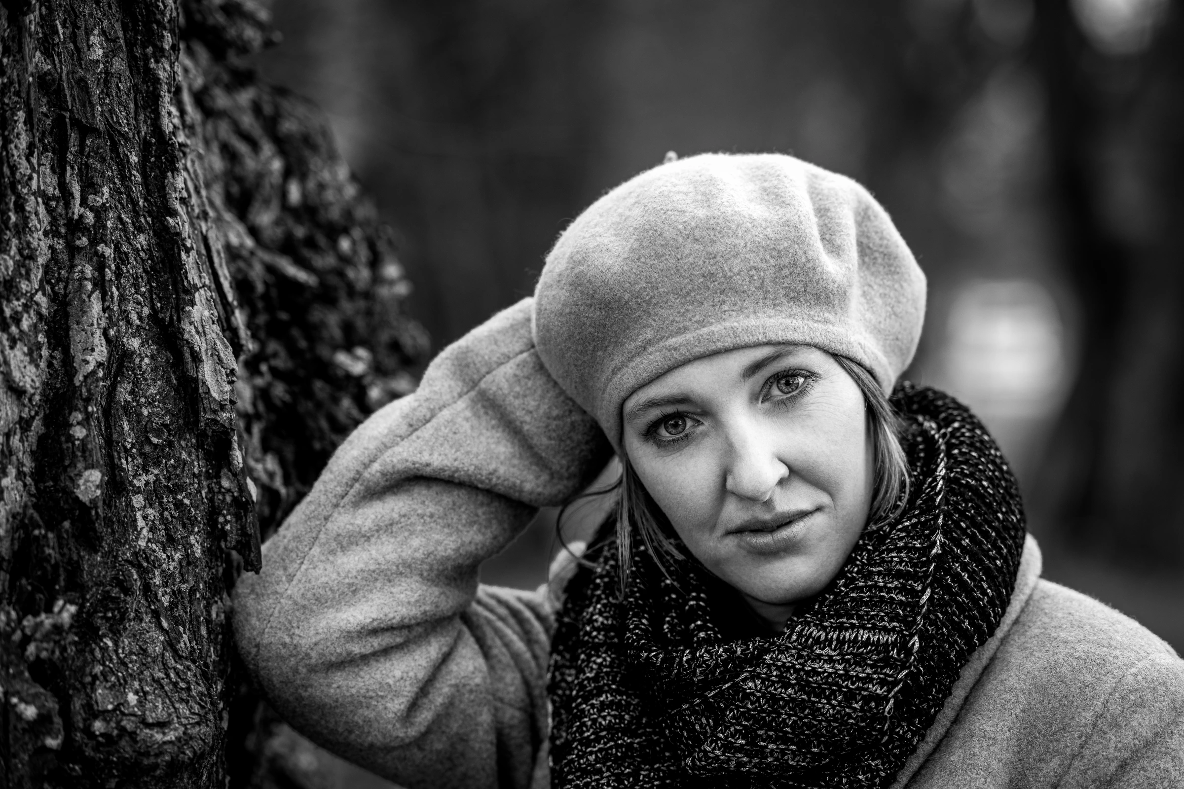 Atmosphärisches Charakterportrait in Schwarzweiß